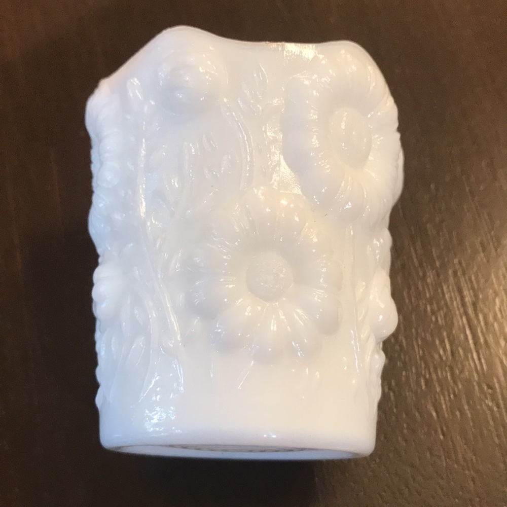 Milk Glass Mini Vase/Votive Holder w/Daisy Pattern - Picture 5 of 12